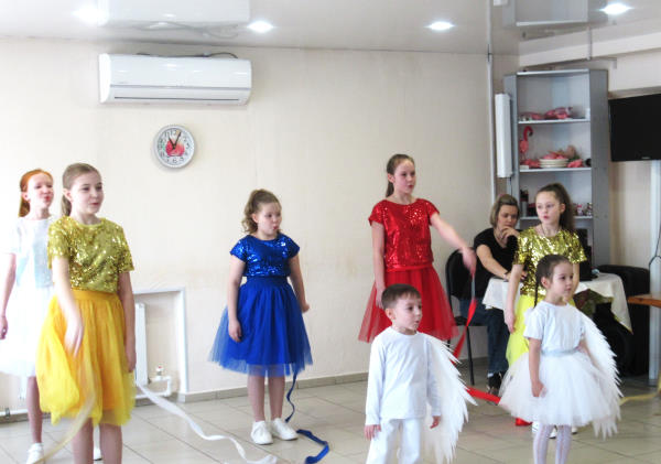 Пусть детство звонкое смеётся!  