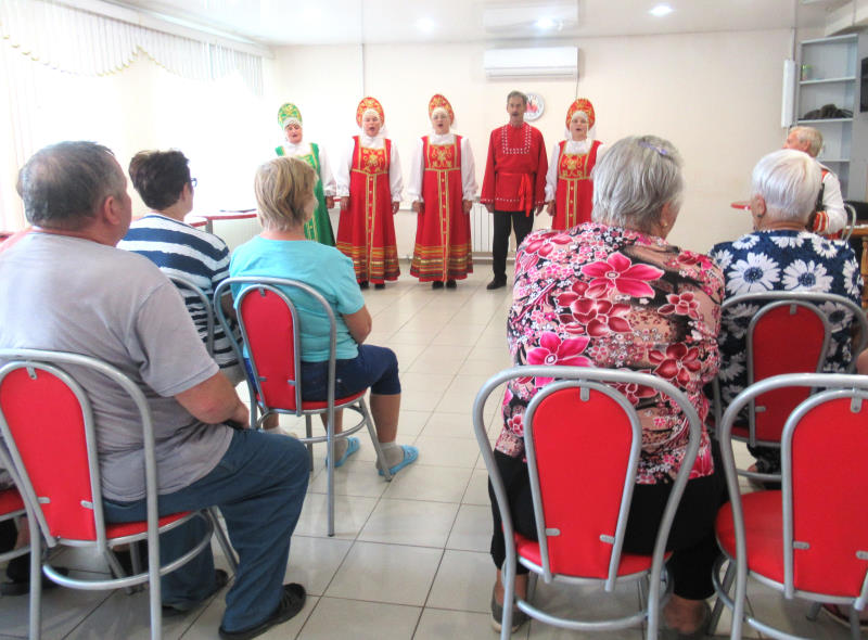 А в сердце молодость живёт!